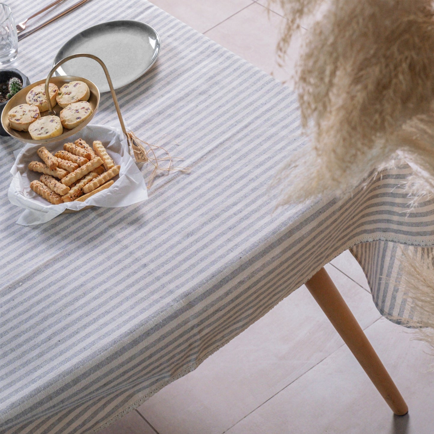 textile, tablecloth, table, cotton tablecloth, checkered tablecloth, kitchen linens, kithchen textile
