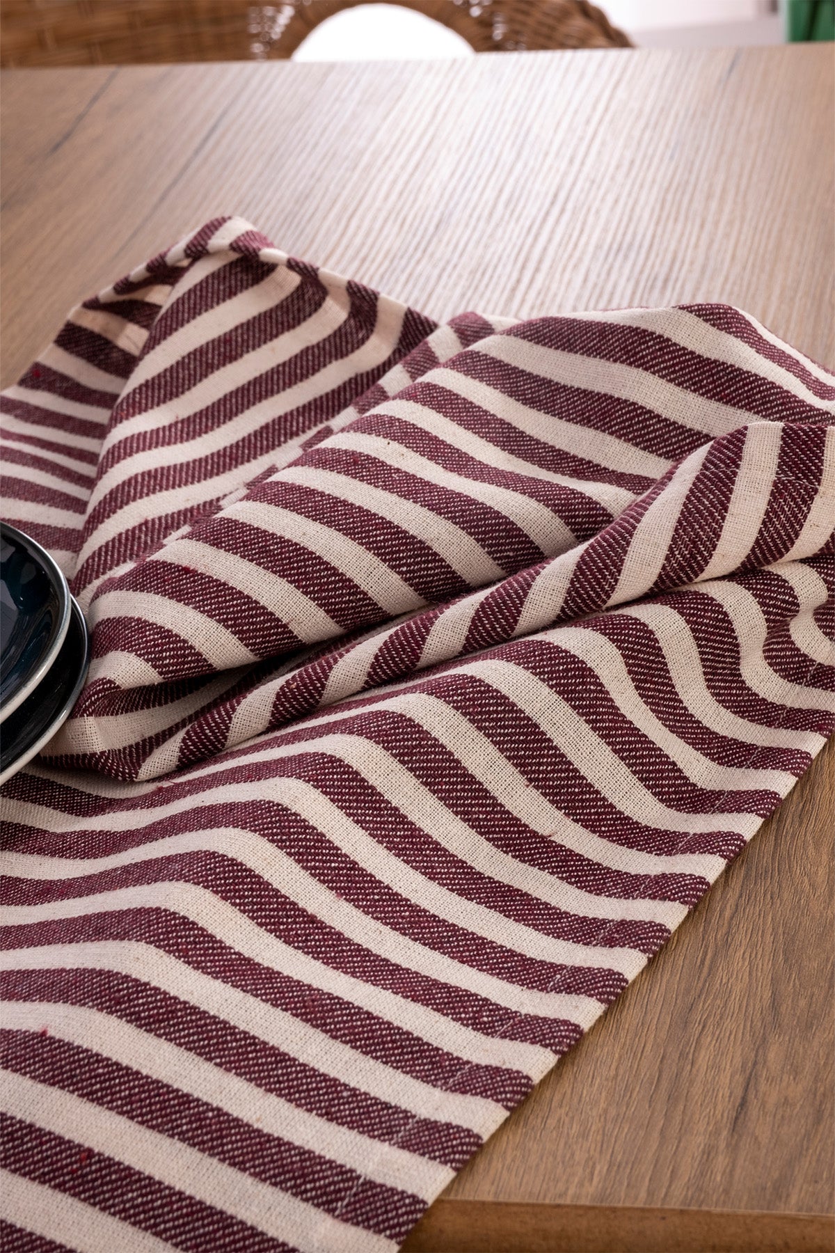 tablecloth, table runner, runners, kitchen linens, kithchen textile, pompom edge