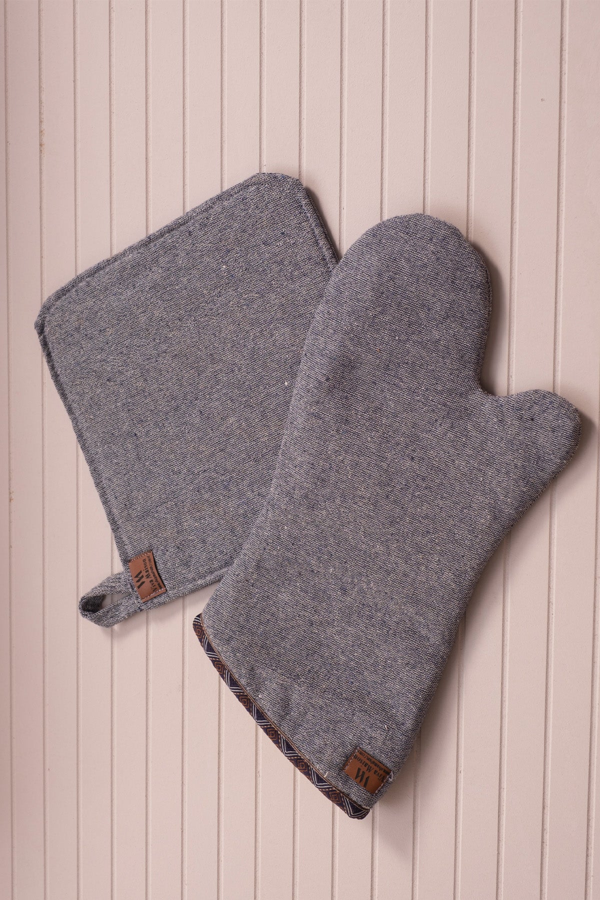 oven mittens, oven handle & mitten set, oven glove, kitchen textile, kitchen apron, apron, kitchen linens