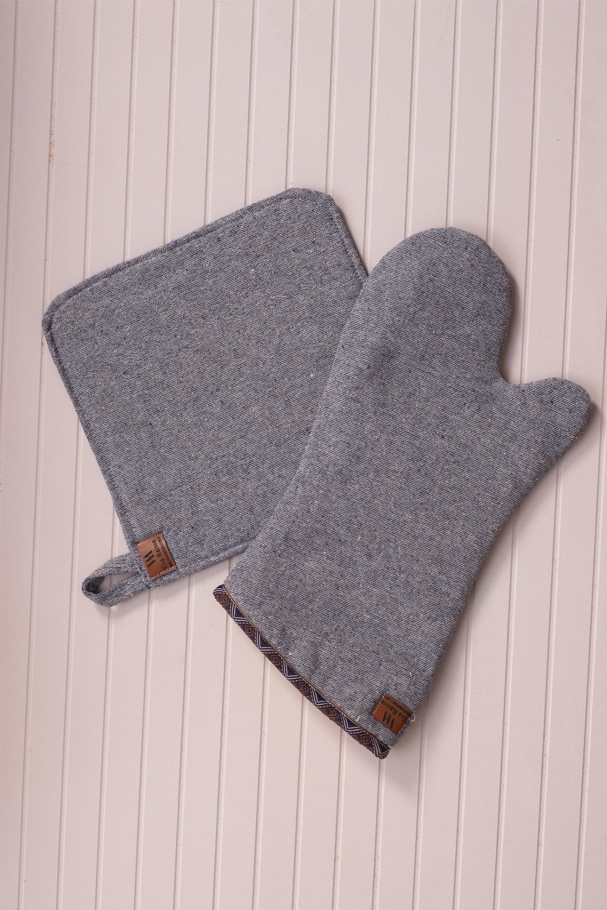 oven mittens, oven handle & mitten set, oven glove, kitchen textile, kitchen apron, apron, kitchen linens