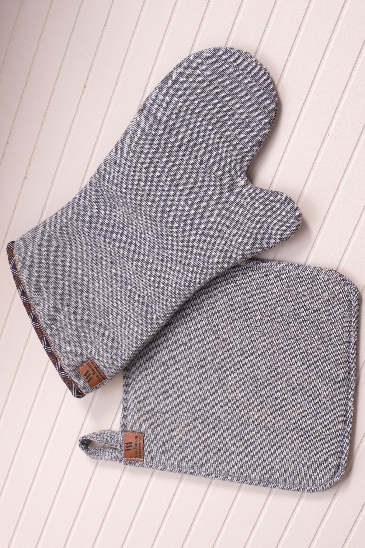 oven mittens, oven handle & mitten set, oven glove, kitchen textile, kitchen apron, apron, kitchen linens