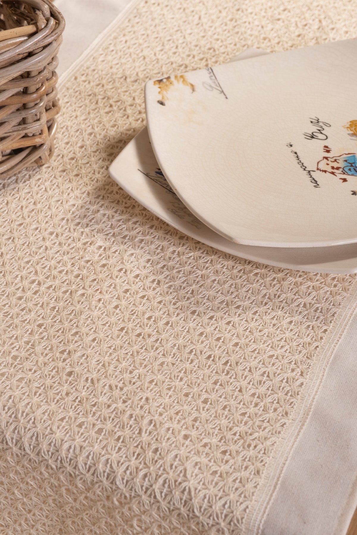 tablecloth, table runner, runners, kitchen linens, kithchen textile