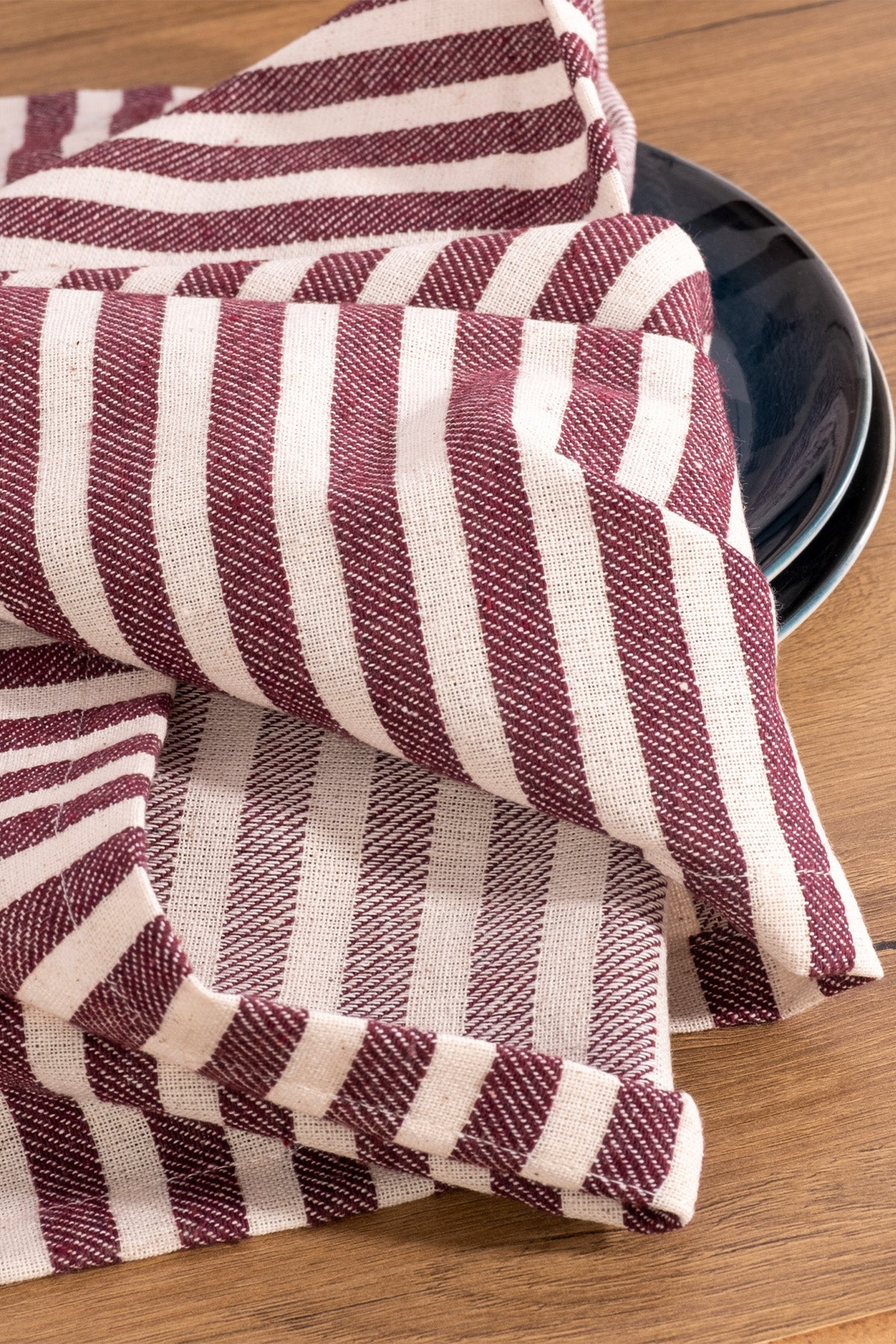 tablecloth, table runner, runners, kitchen linens, kithchen textile, pompom edge