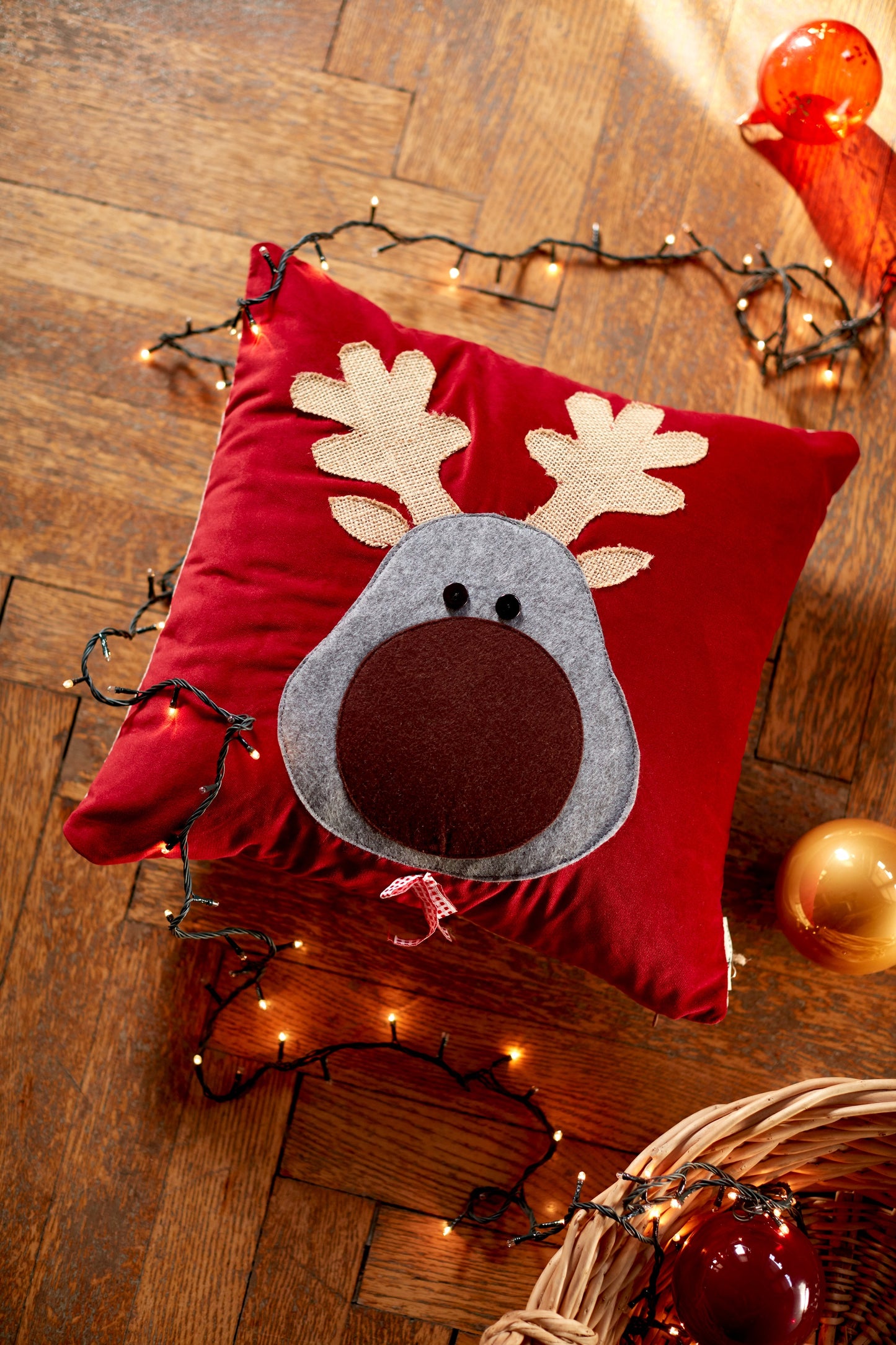 Christmas Themed Deer Inlaid Cushion Throw Pillow